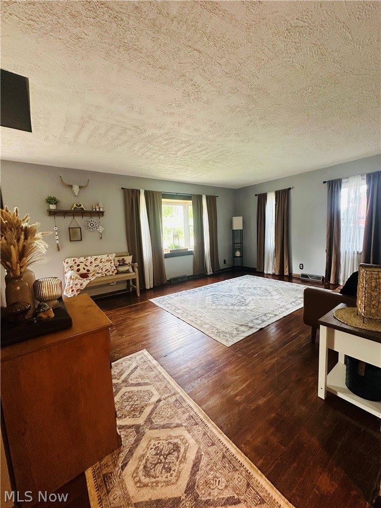 5966 Fairdale Drive, Cambridge, OH 43725