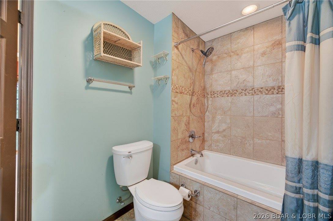 1054 Linn Creek Road, Lake Ozark, MO 65049