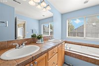 1079 SE Portlandia Ave, Hillsboro, OR 97123