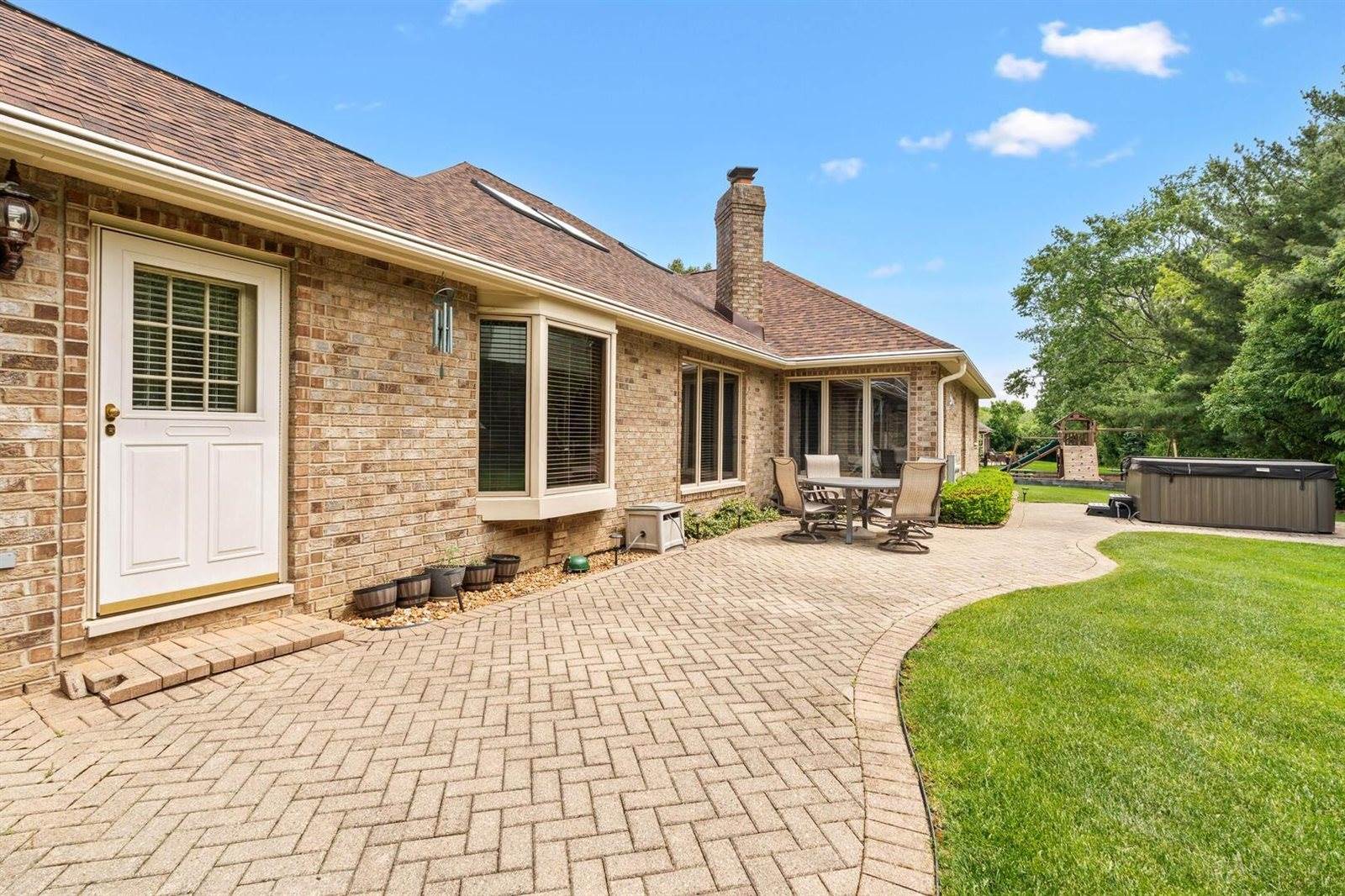 8135 Basswood Road, Orland Park, IL 60462