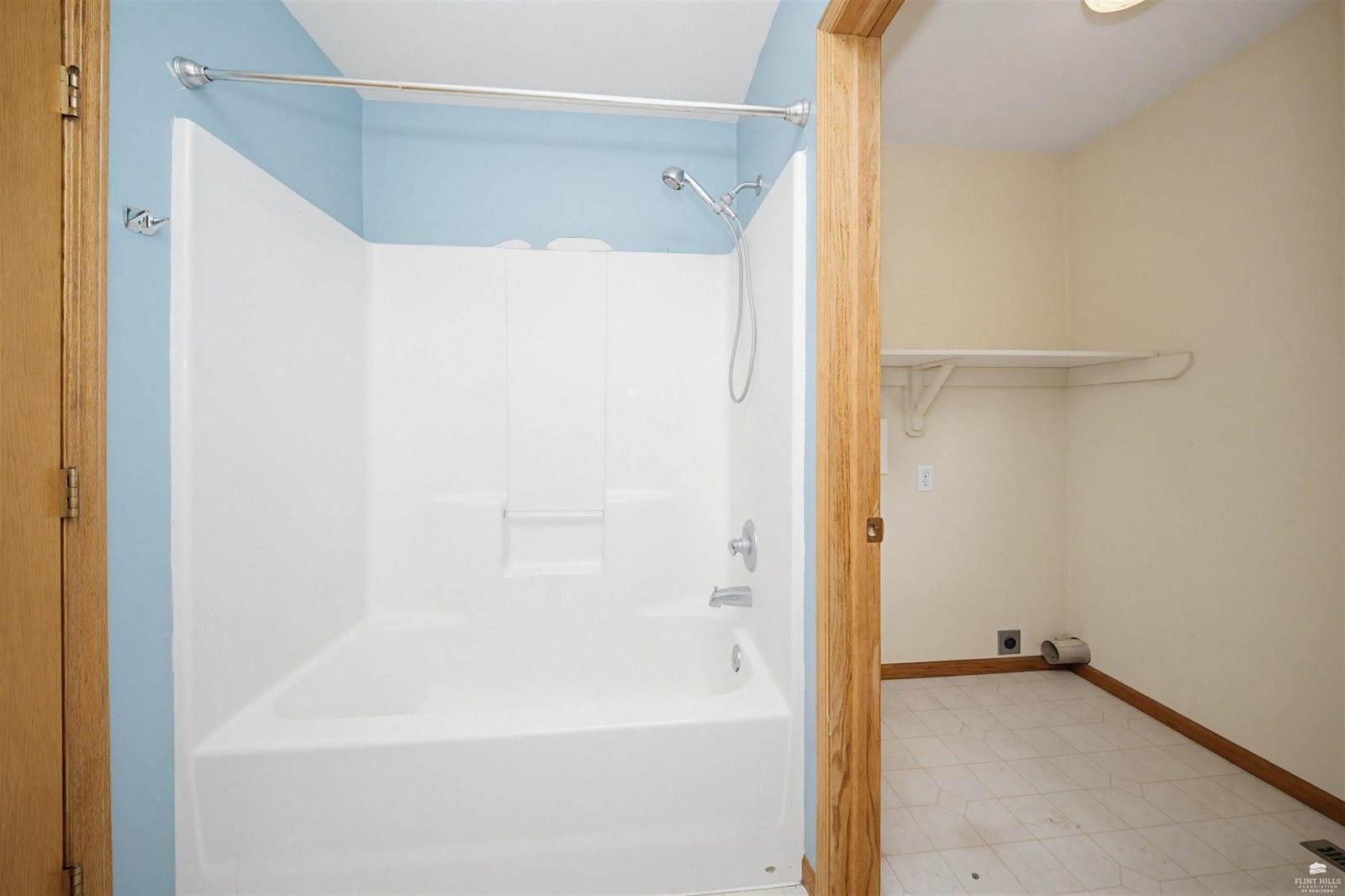 926 Nicholson, Chapman, KS 67431