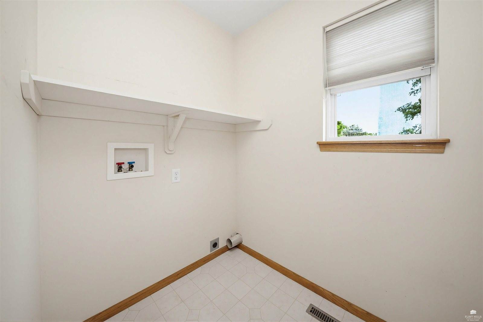 926 Nicholson, Chapman, KS 67431