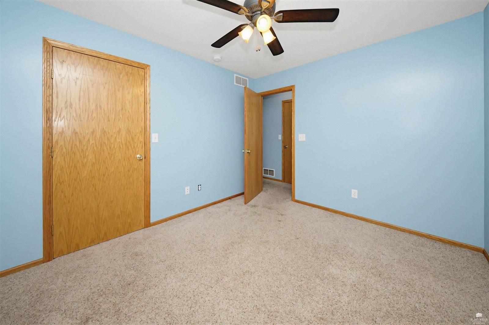 926 Nicholson, Chapman, KS 67431
