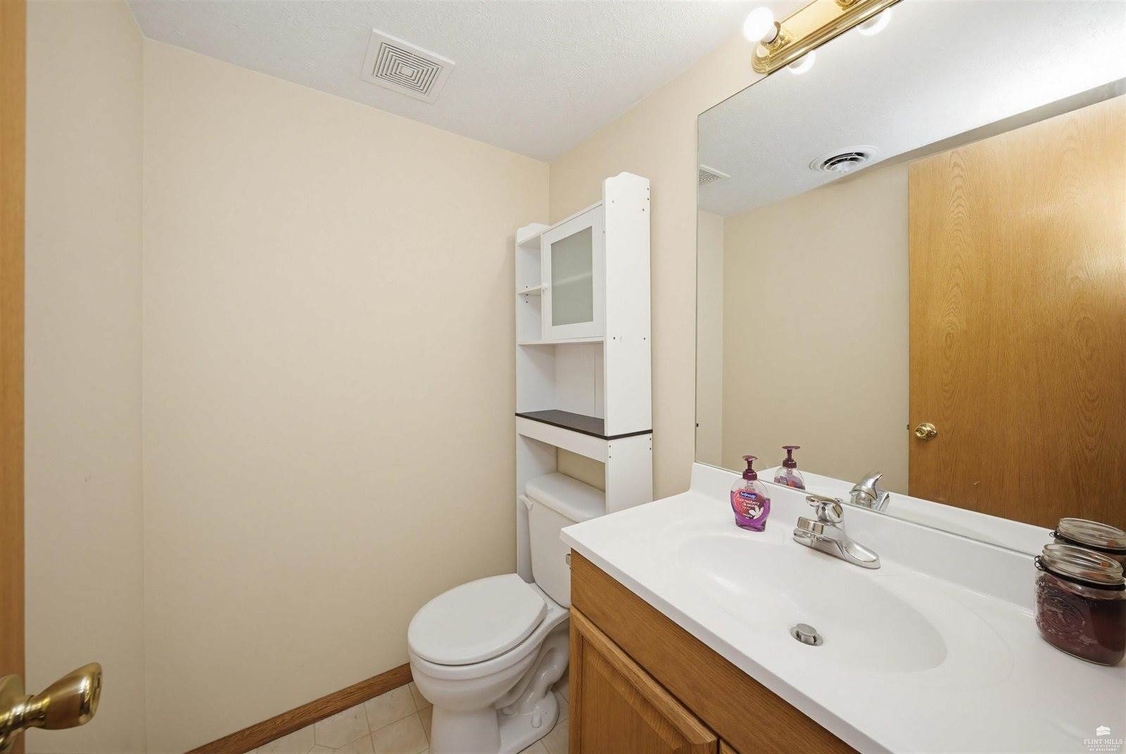 926 Nicholson, Chapman, KS 67431