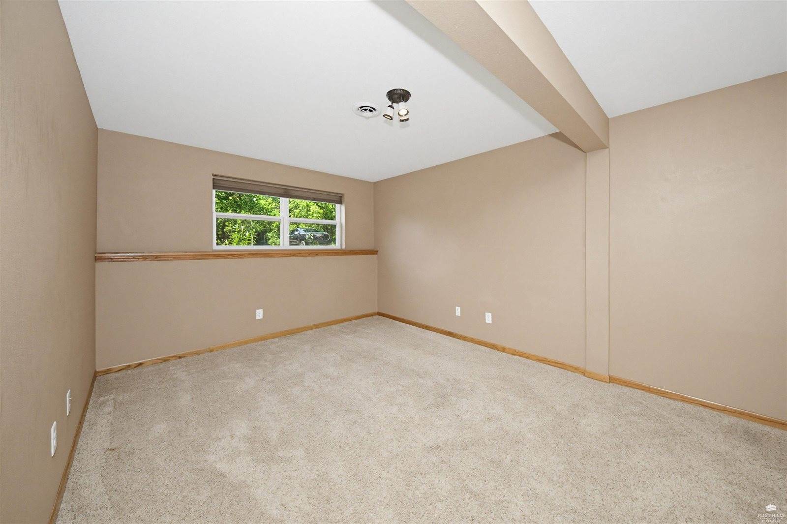 926 Nicholson, Chapman, KS 67431
