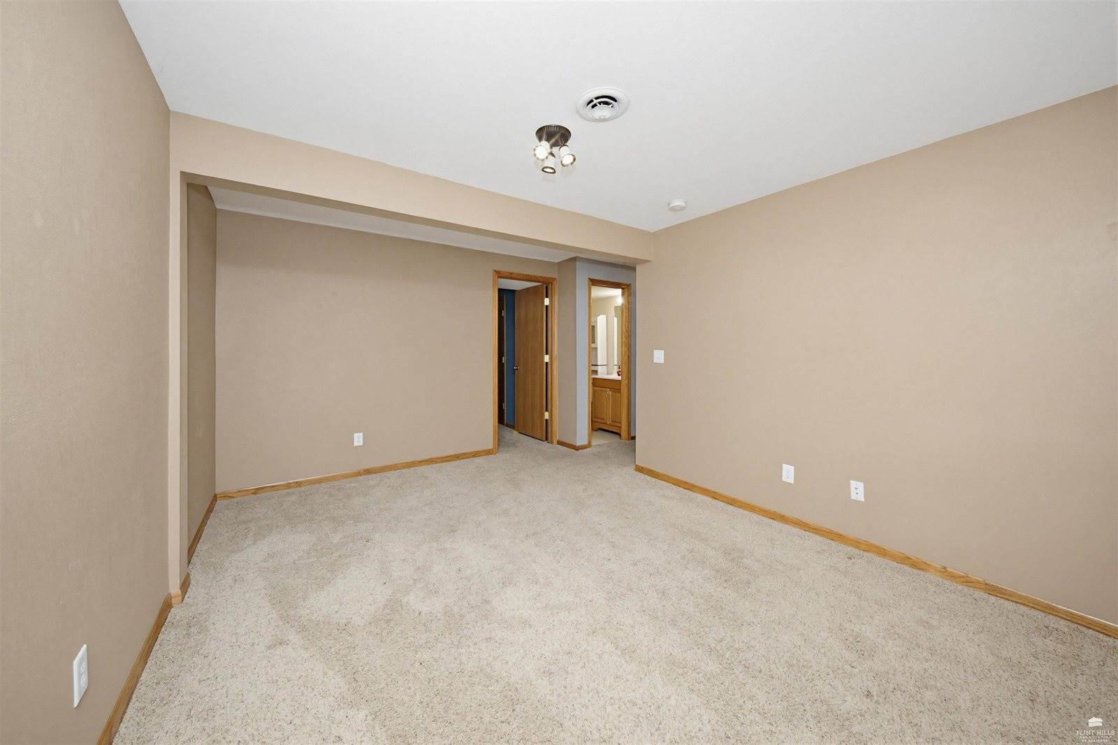 926 Nicholson, Chapman, KS 67431