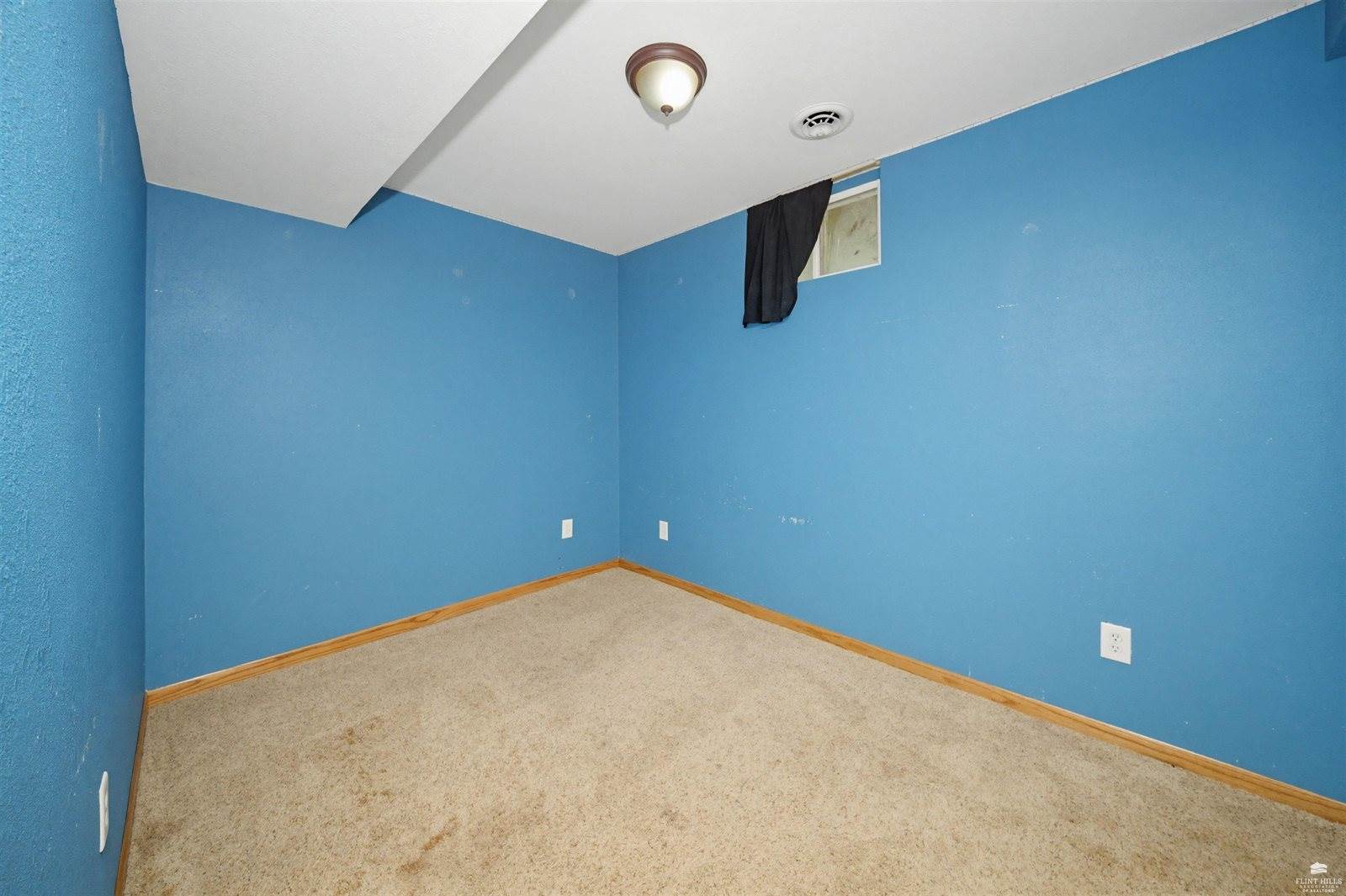 926 Nicholson, Chapman, KS 67431