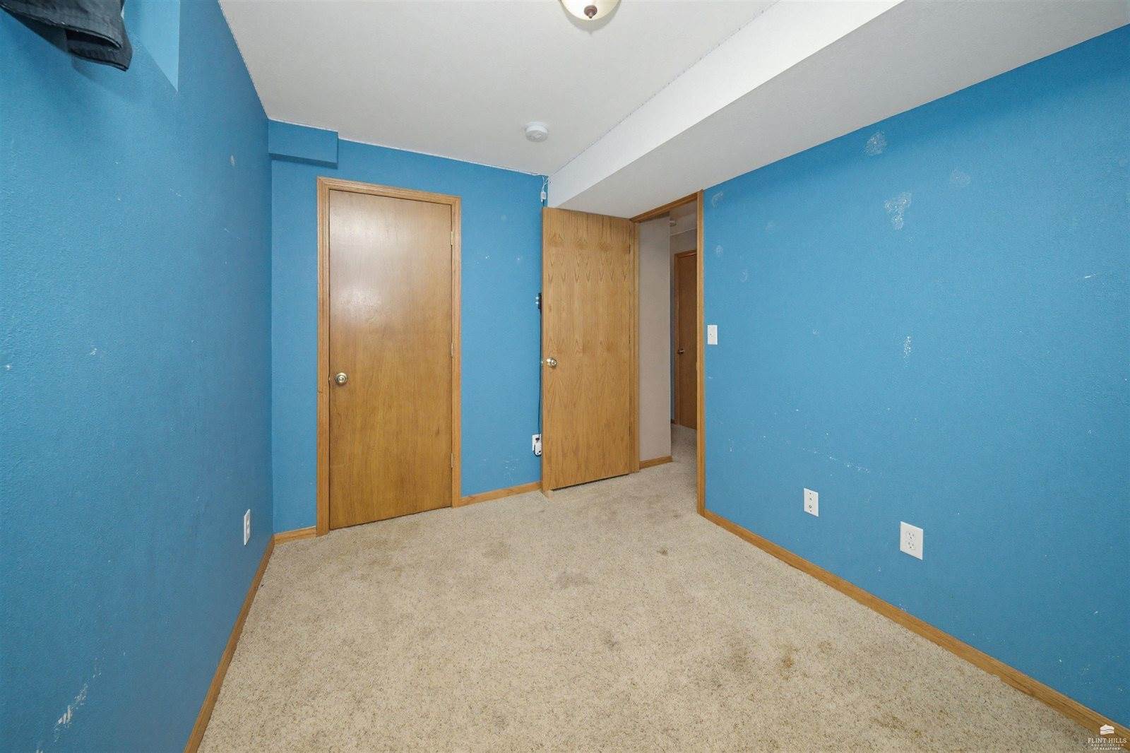 926 Nicholson, Chapman, KS 67431