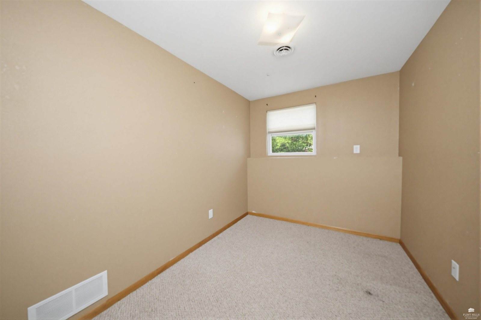 926 Nicholson, Chapman, KS 67431
