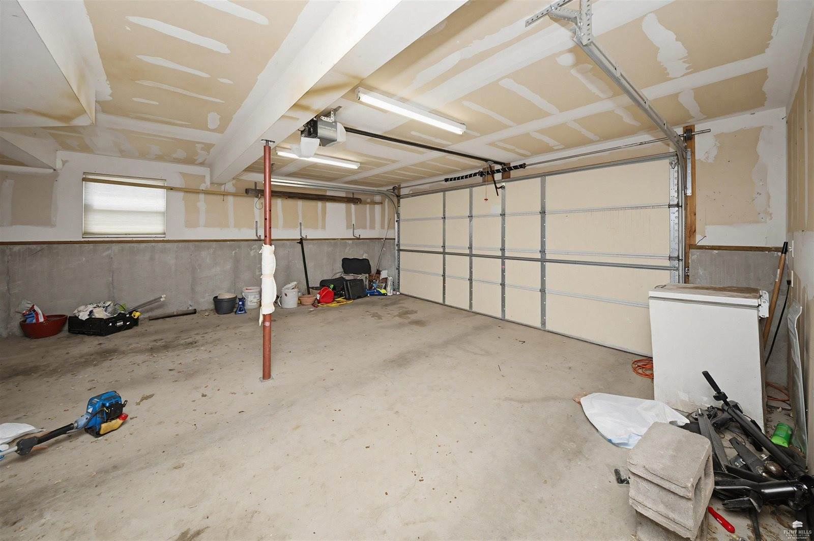 926 Nicholson, Chapman, KS 67431