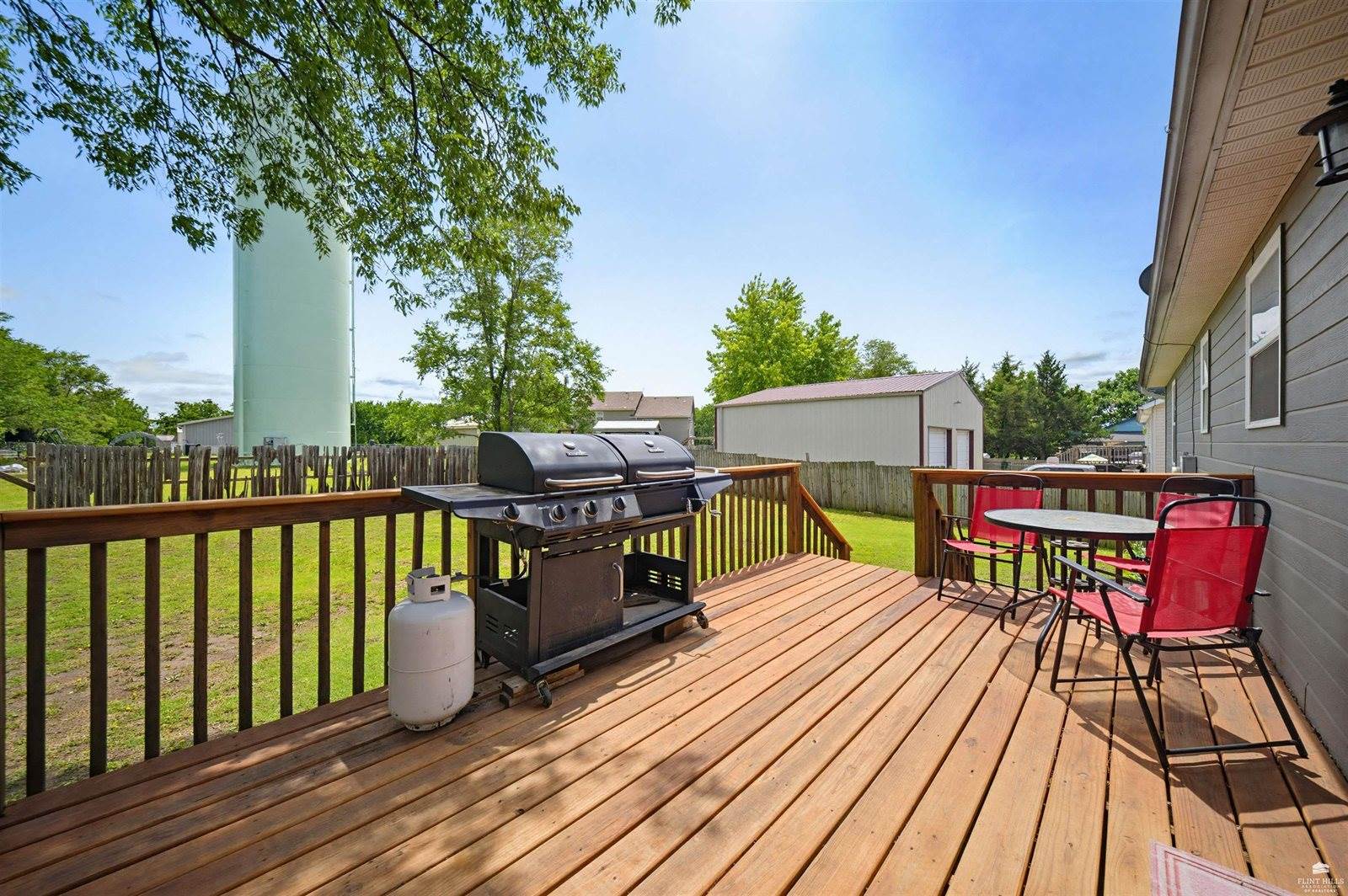 926 Nicholson, Chapman, KS 67431