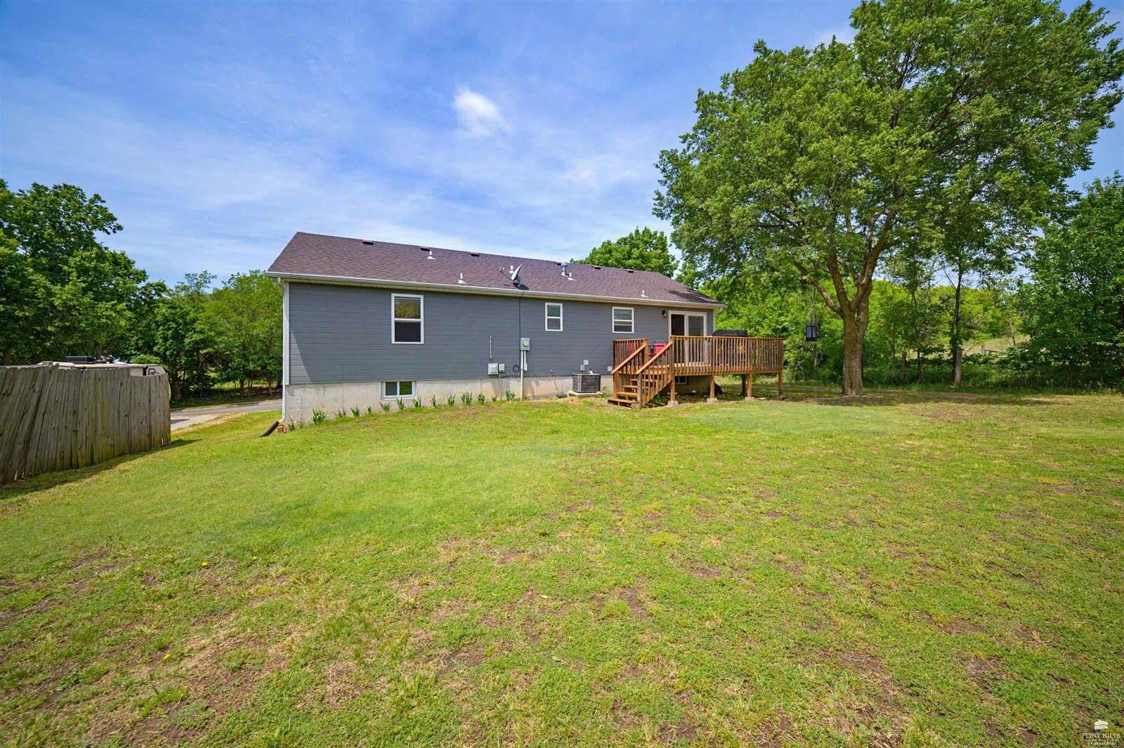 926 Nicholson, Chapman, KS 67431