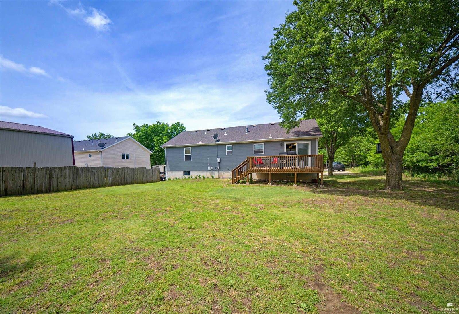 926 Nicholson, Chapman, KS 67431
