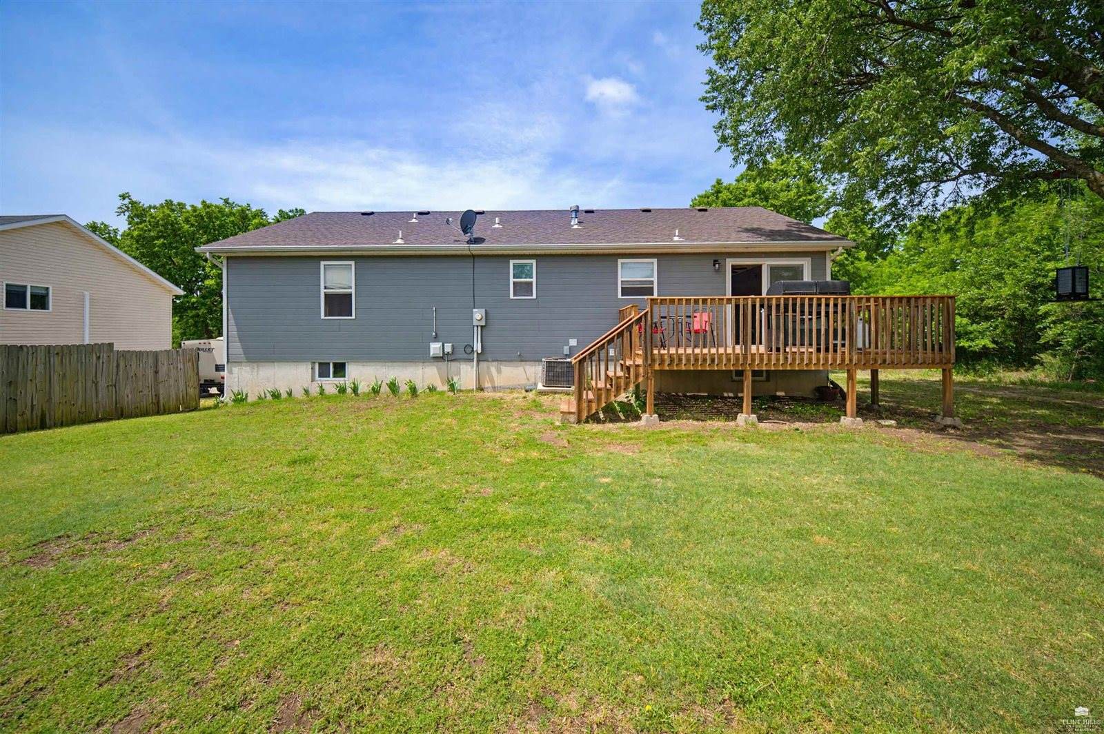 926 Nicholson, Chapman, KS 67431