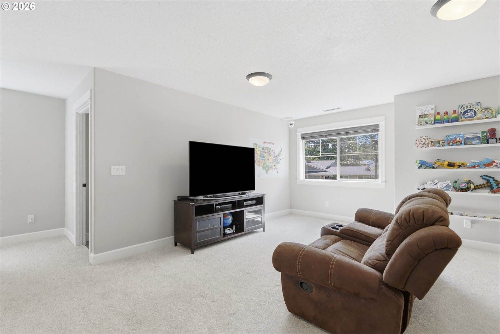 1053 Yates St, Lake Oswego, OR 97034