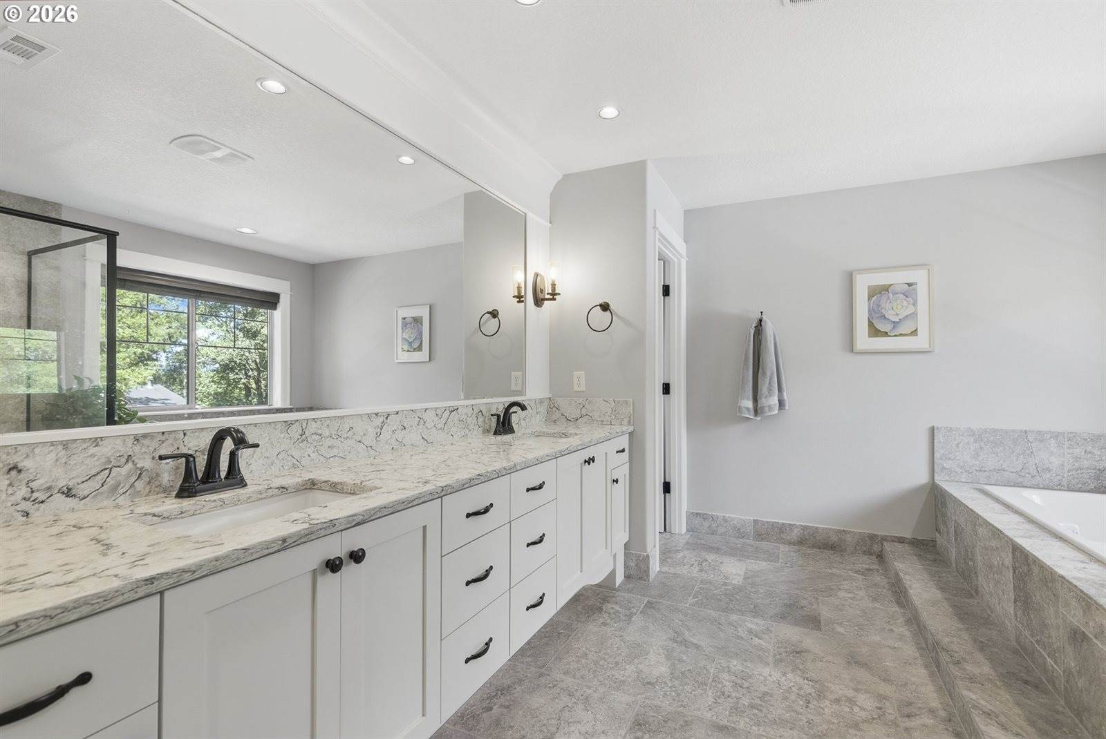1053 Yates St, Lake Oswego, OR 97034
