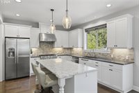 1053 Yates St, Lake Oswego, OR 97034