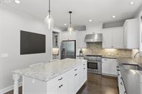 1053 Yates St, Lake Oswego, OR 97034