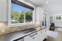 1053 Yates St, Lake Oswego, OR 97034