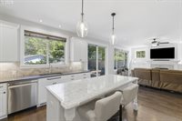 1053 Yates St, Lake Oswego, OR 97034