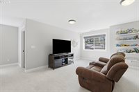 1053 Yates St, Lake Oswego, OR 97034
