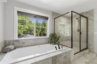 1053 Yates St, Lake Oswego, OR 97034