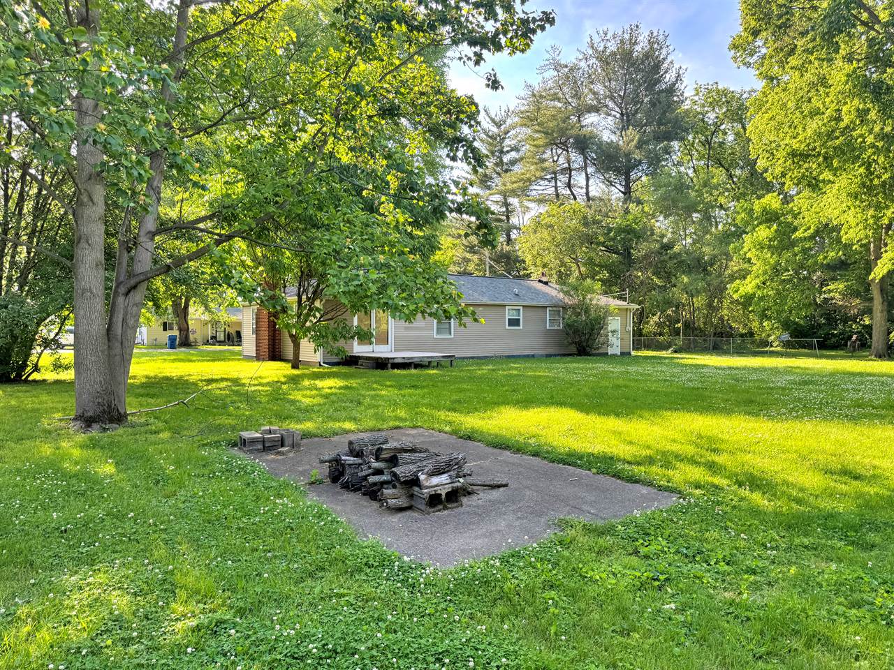 2600 S 26th St, Terre Haute, IN 47803