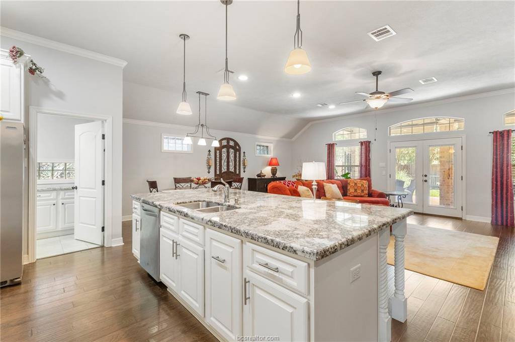 318 Cecilia Loop, College Station, TX 77845