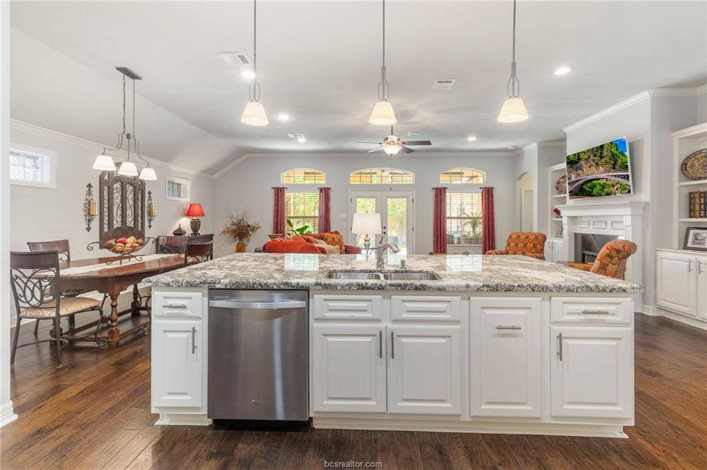 318 Cecilia Loop, College Station, TX 77845