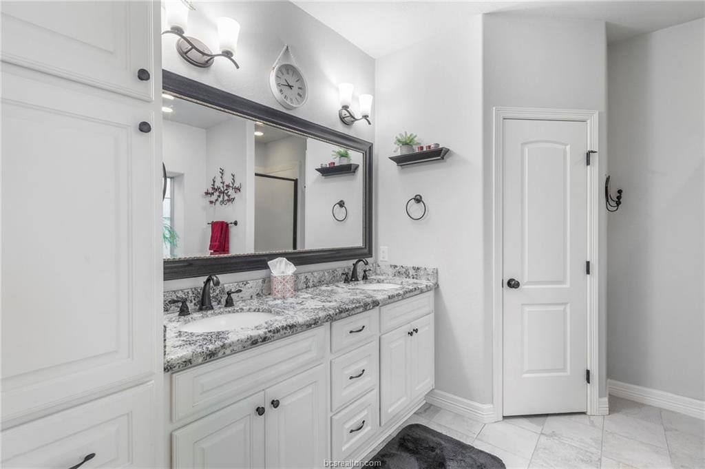318 Cecilia Loop, College Station, TX 77845