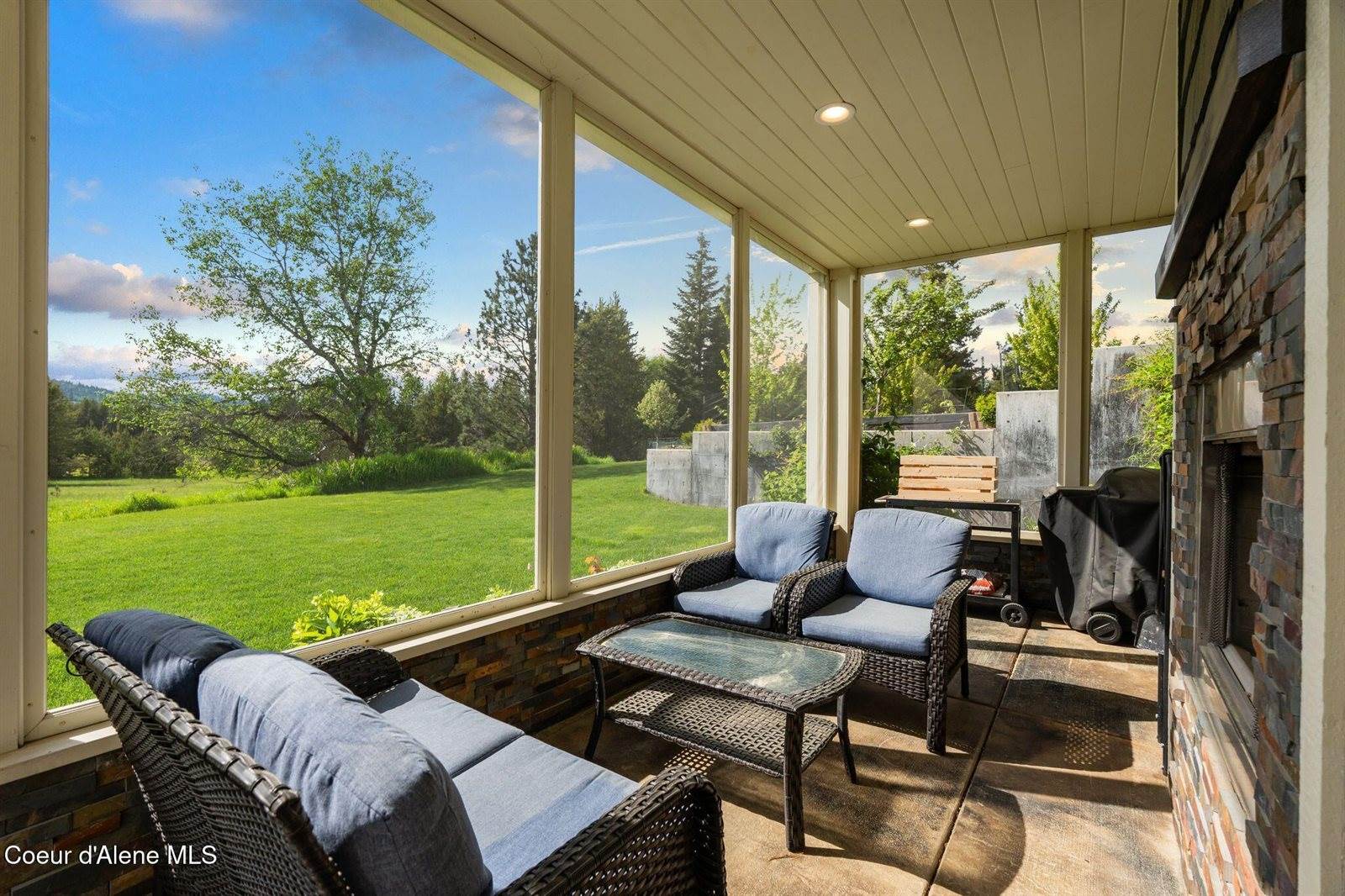 90 Bonnie Ln, Sagle, ID 83860