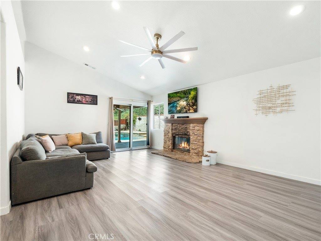 22825 Fir Court, Saugus, CA 91390
