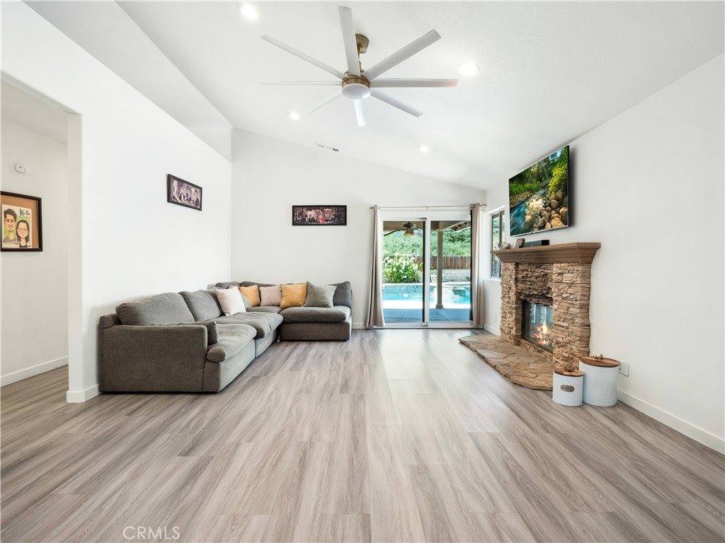22825 Fir Court, Saugus, CA 91390