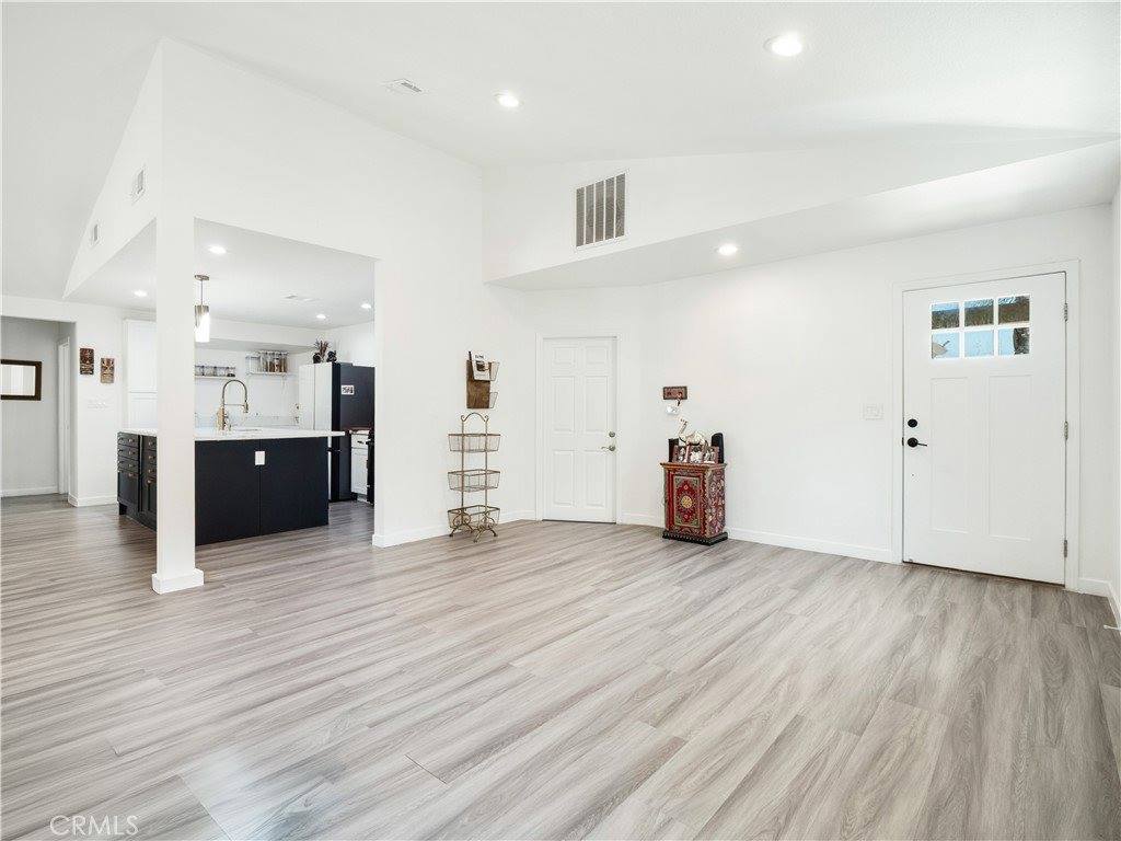 22825 Fir Court, Saugus, CA 91390