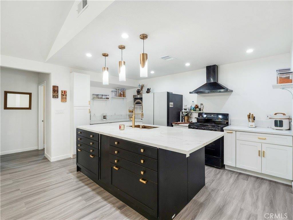 22825 Fir Court, Saugus, CA 91390