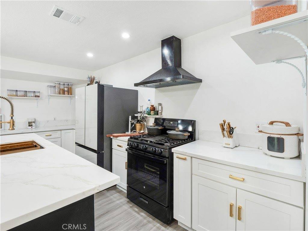 22825 Fir Court, Saugus, CA 91390