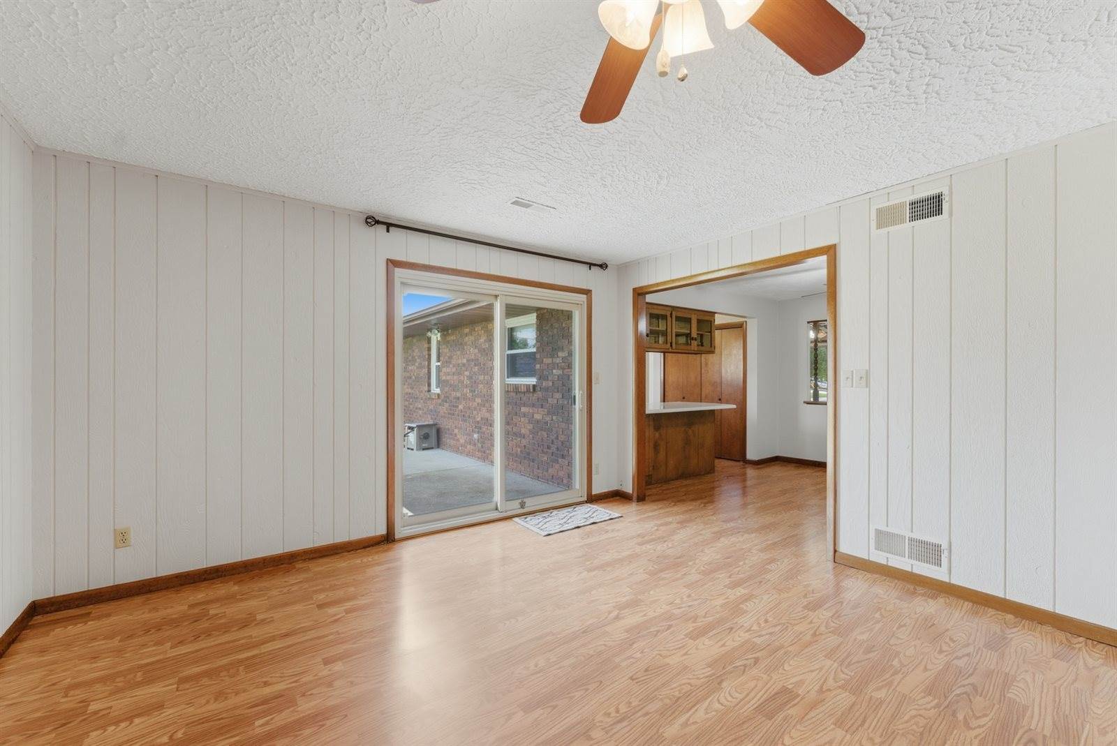 1200 6th Street, Hampton, IL 61256