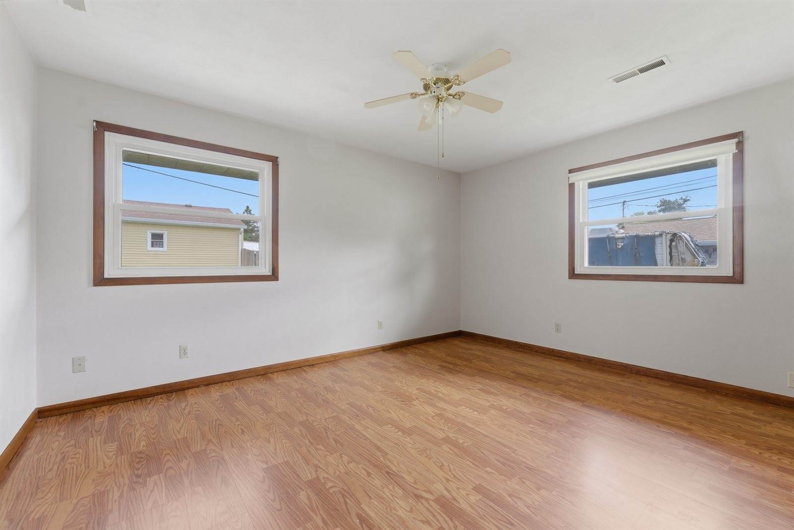 1200 6th Street, Hampton, IL 61256