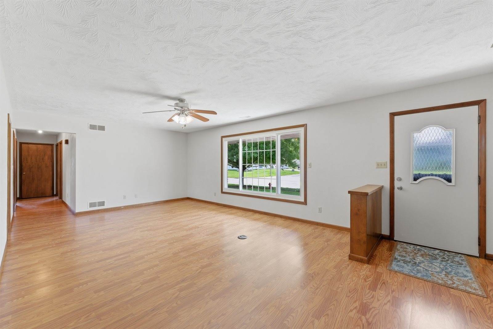 1200 6th Street, Hampton, IL 61256
