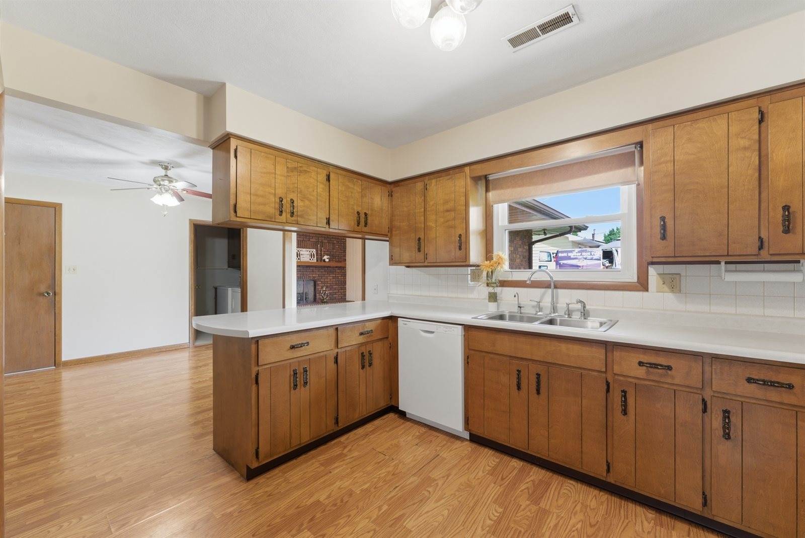 1200 6th Street, Hampton, IL 61256