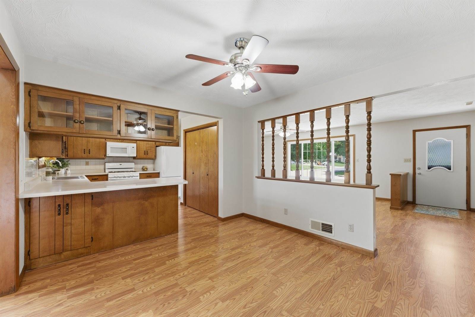 1200 6th Street, Hampton, IL 61256