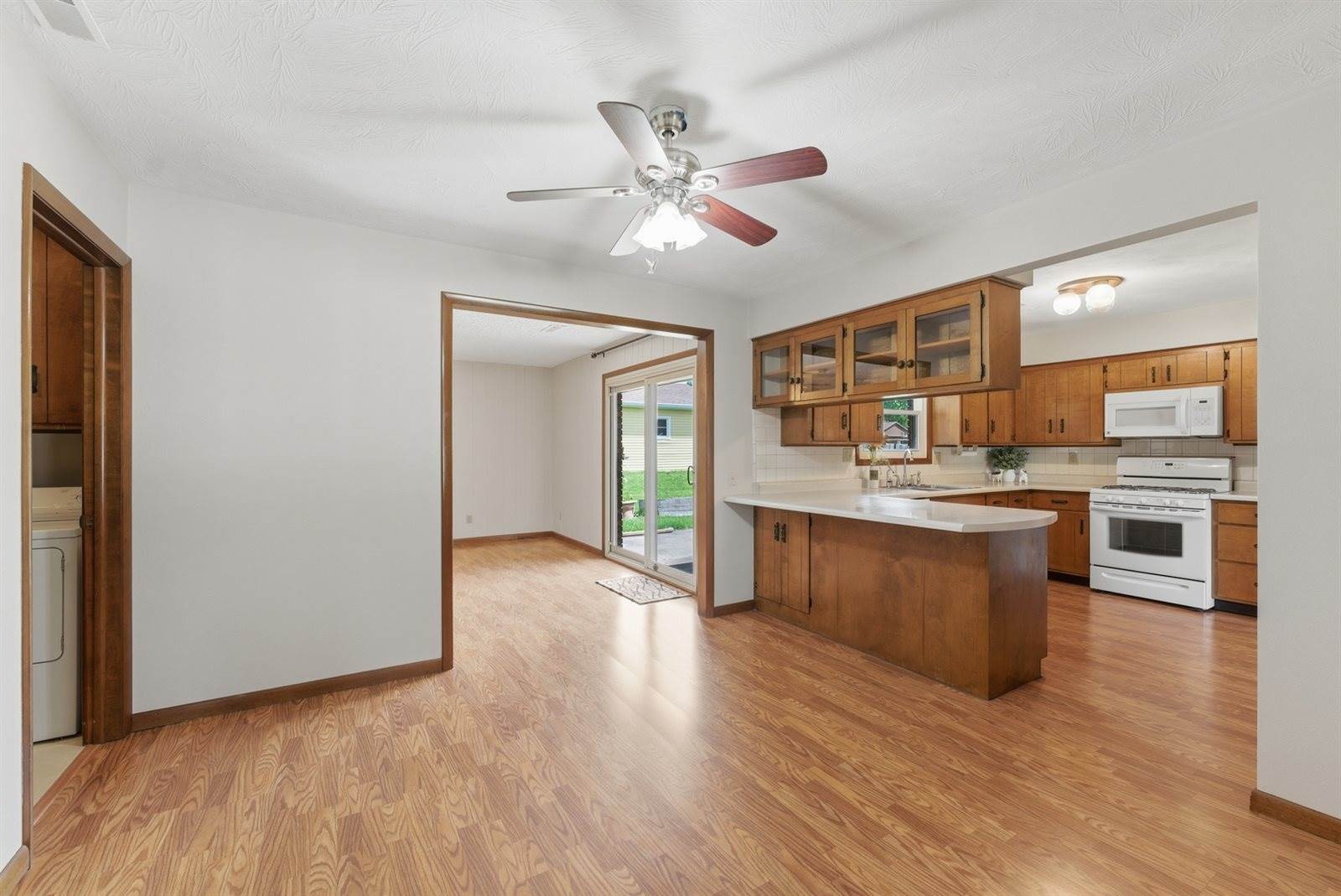 1200 6th Street, Hampton, IL 61256