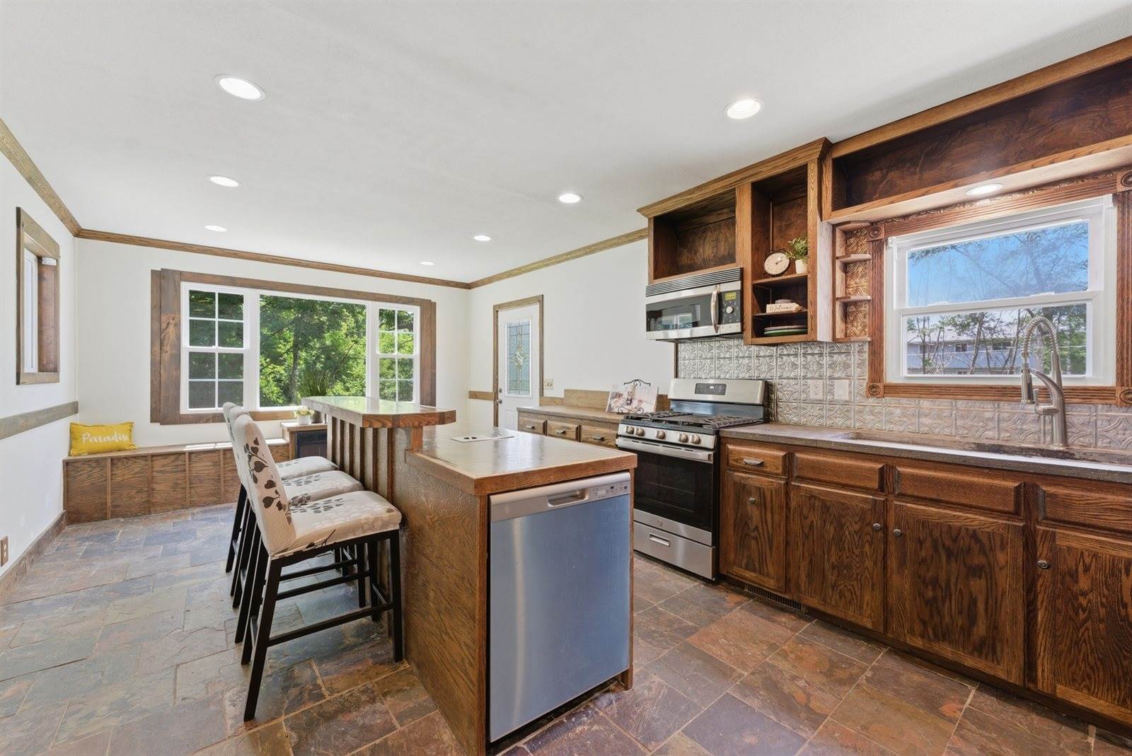 2405 31st Street A, Moline, IL 61265