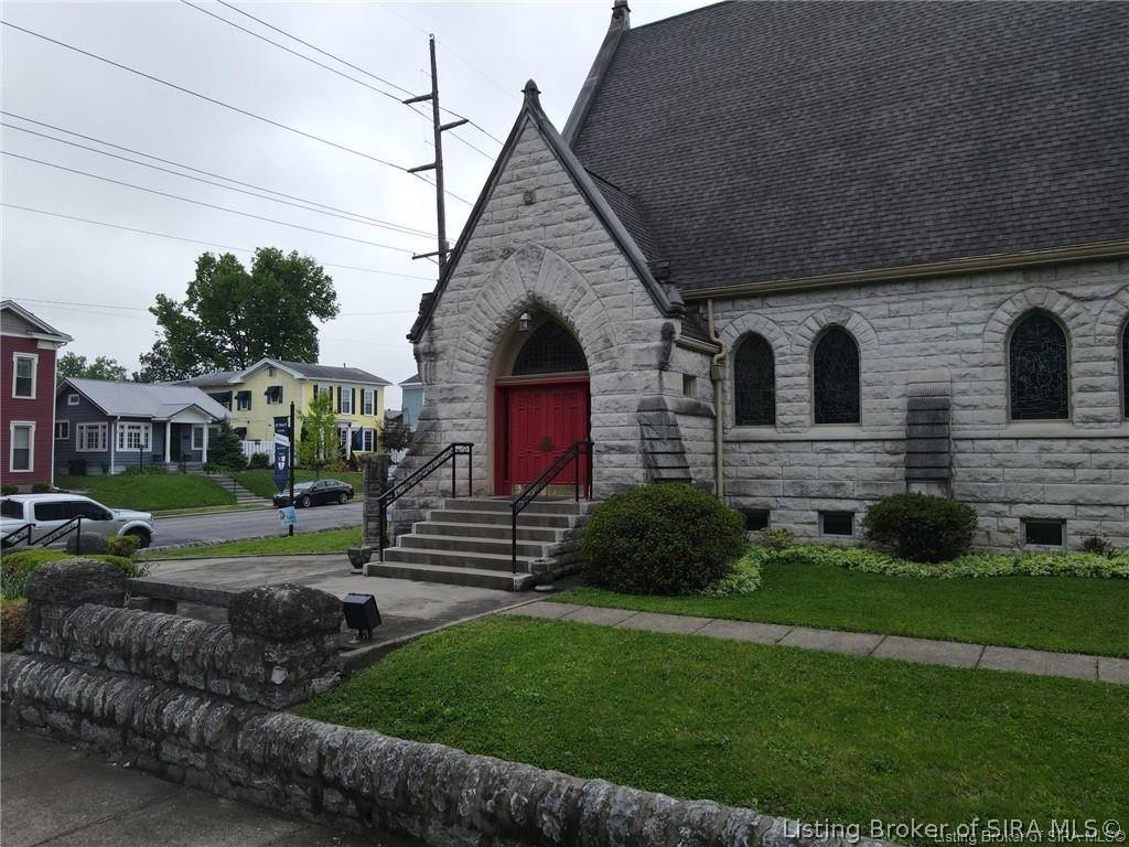 321 East Market Street, Jeffersonville, IN 47130