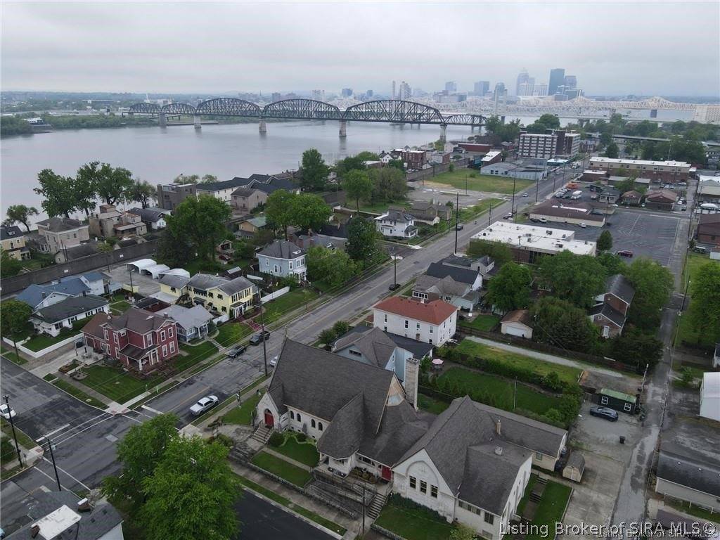 321 East Market Street, Jeffersonville, IN 47130