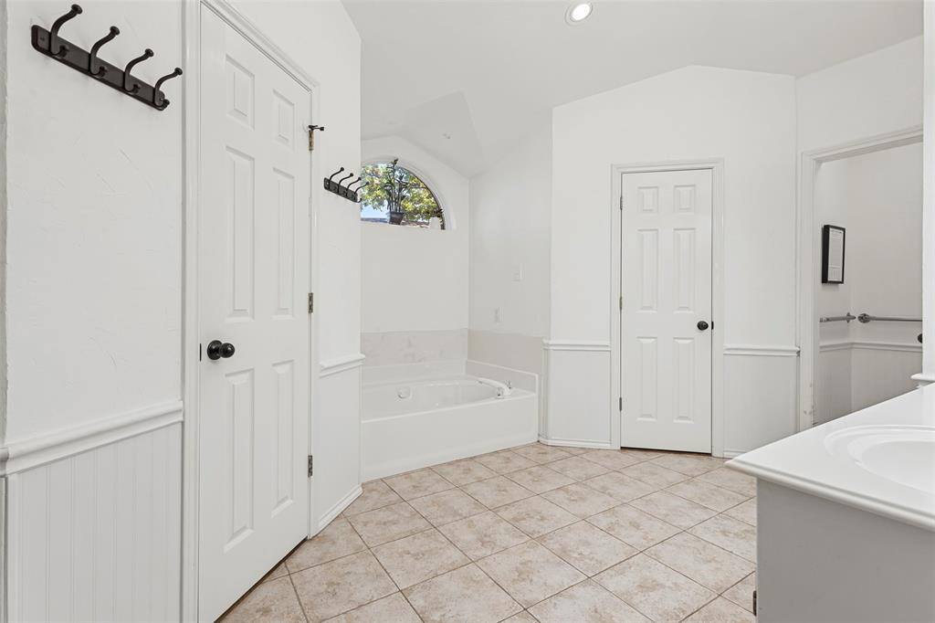 5303 Tioga Court, De Cordova, TX 76049