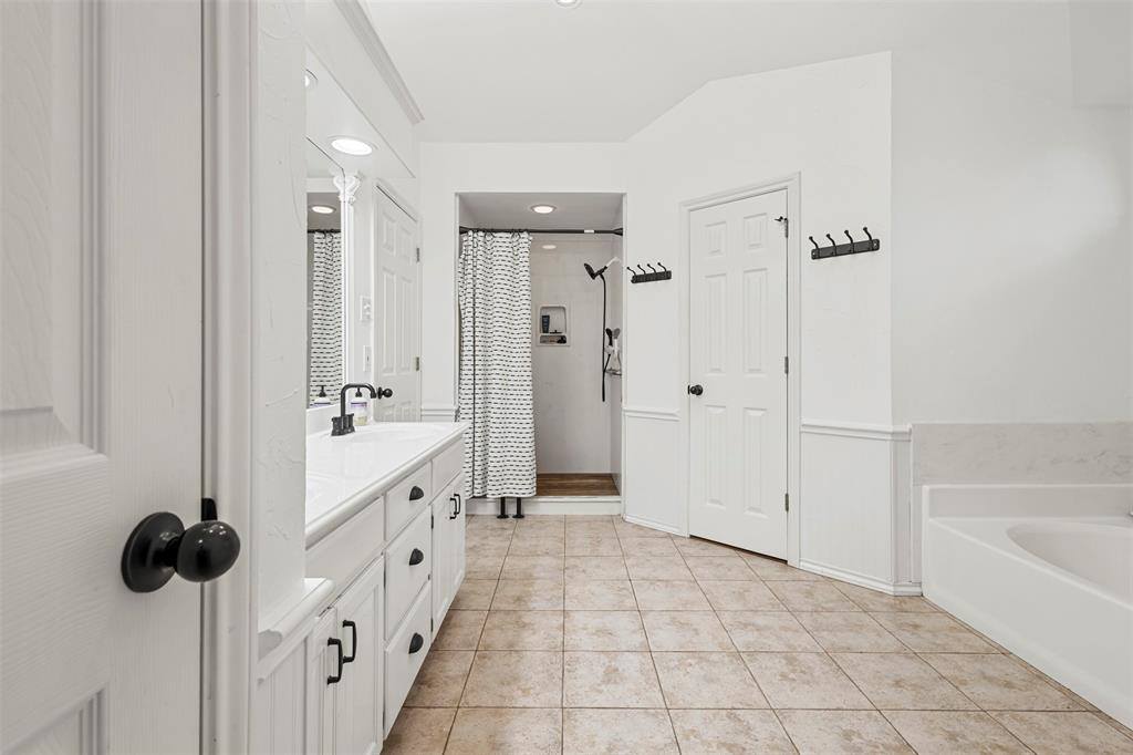 5303 Tioga Court, De Cordova, TX 76049