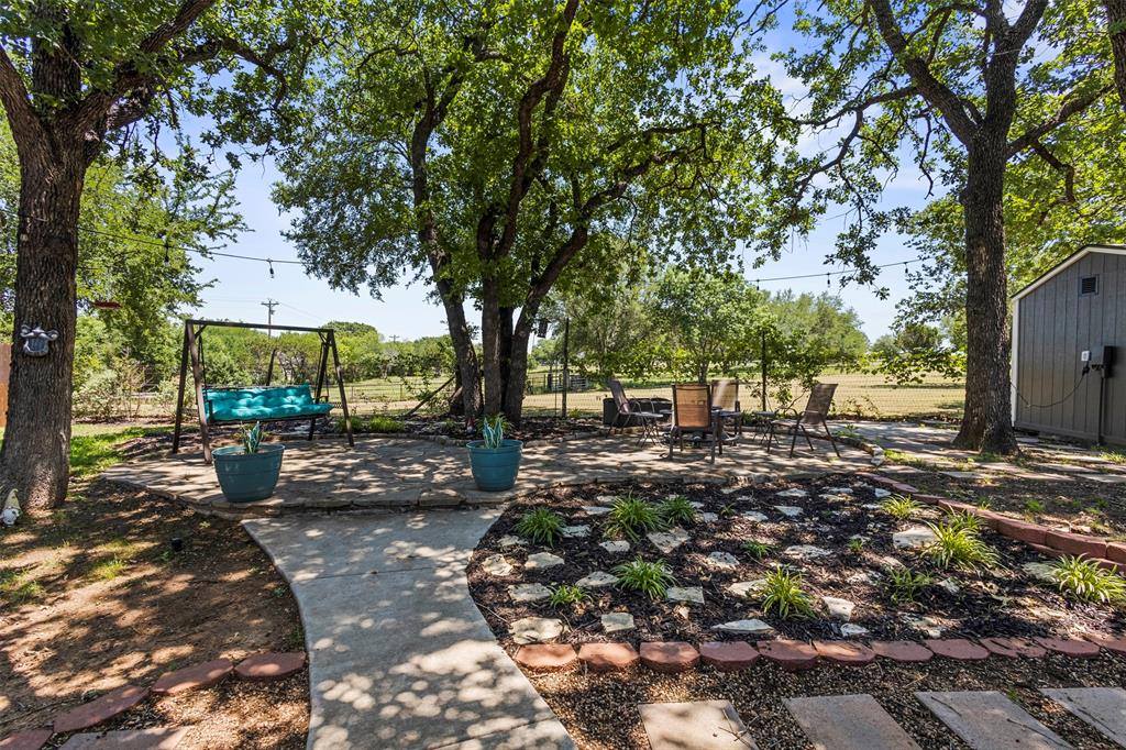 5303 Tioga Court, De Cordova, TX 76049