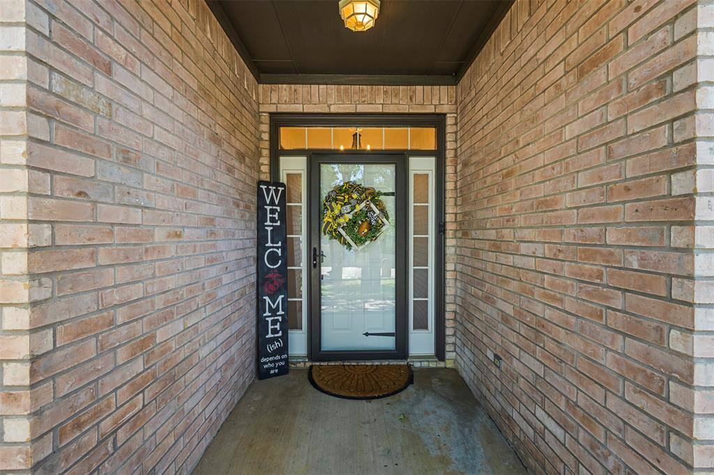 5303 Tioga Court, De Cordova, TX 76049