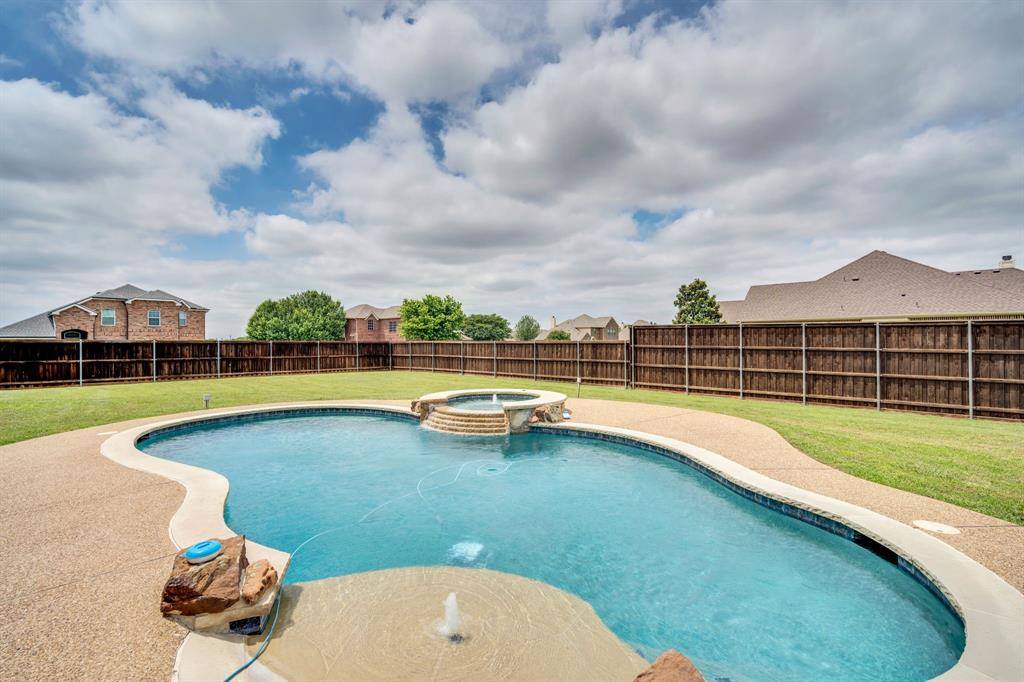 8611 Mattie Lane, Waxahachie, TX 75167
